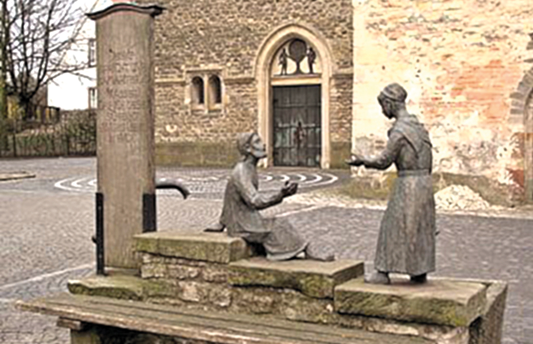 Een waterpomp voor de kerk van Schöppingen (D) vertelt het verhaal van Jezus en de vrouw bij de put.